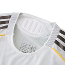 camisa real madrid 2025, versão jogador real madrid, uniforme titular madrid, camisa slim fit madrid, futebol espanhol, la liga 2025/26, camisa branca real madrid, escudo bordado madrid, camisa elite real madrid, santiago bernabéu

