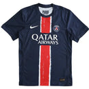 Camisa PSG I 2024 2025 versão jogador, uniforme titular azul marinho com escudo em TPU, faixa central estilizada, camisa de alta performance Paris Saint-Germain

