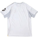 camisa real madrid 2025, uniforme titular real madrid, camisa branca real madrid, escudo bordado madrid, la liga 2025/26, futebol espanhol, camisa masculina merengue, real madrid nova camisa, santiago bernabéu, camisa madridista

