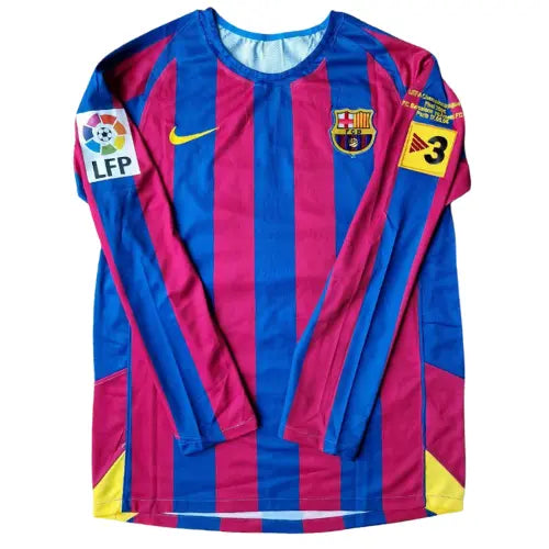 camisa retrô barcelona 2006, manga longa, uniforme titular da champions league, manto clássico azul e grená, ronaldinho barça, torcedor e colecionador

