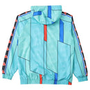 Corta Vento Retrô Barcelona 1997 - Azul com escudo bordado, gola alta e tecido leve. Design clássico dos anos 90 com visual moderno. Perfeito para torcedores, colecionadores e quem curte o lifestyle catalão com estilo.

