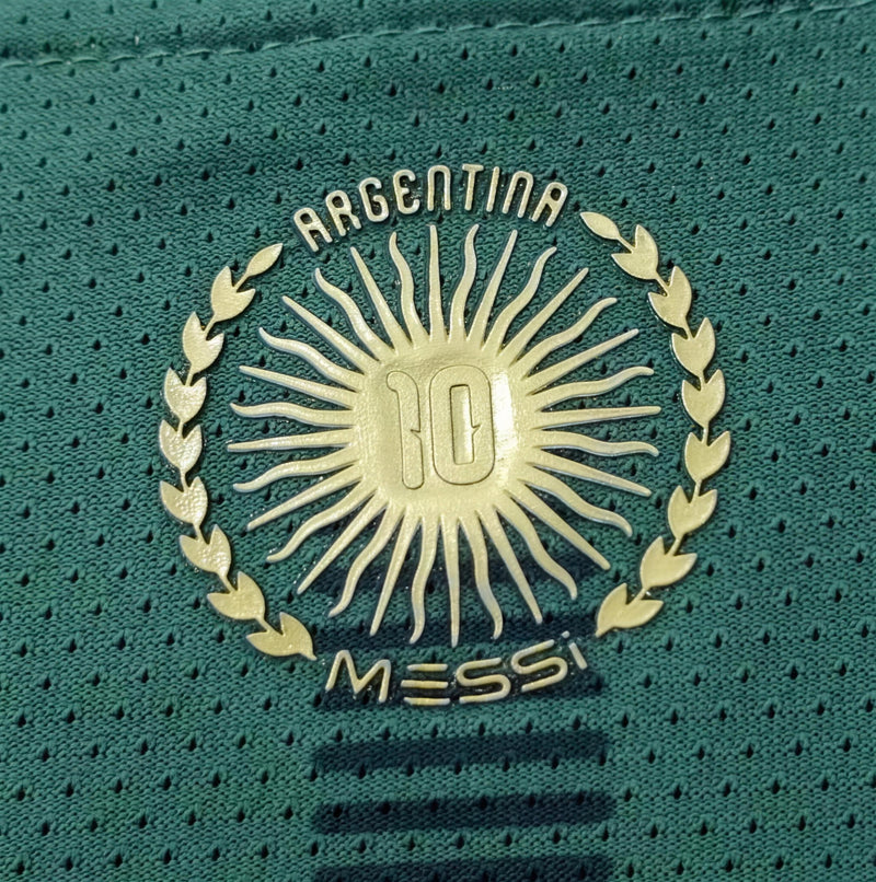 Camisa Verde Especial Messi 10 Argentina - Versão Jogador - detalhe do selo Messi 10 na nuca